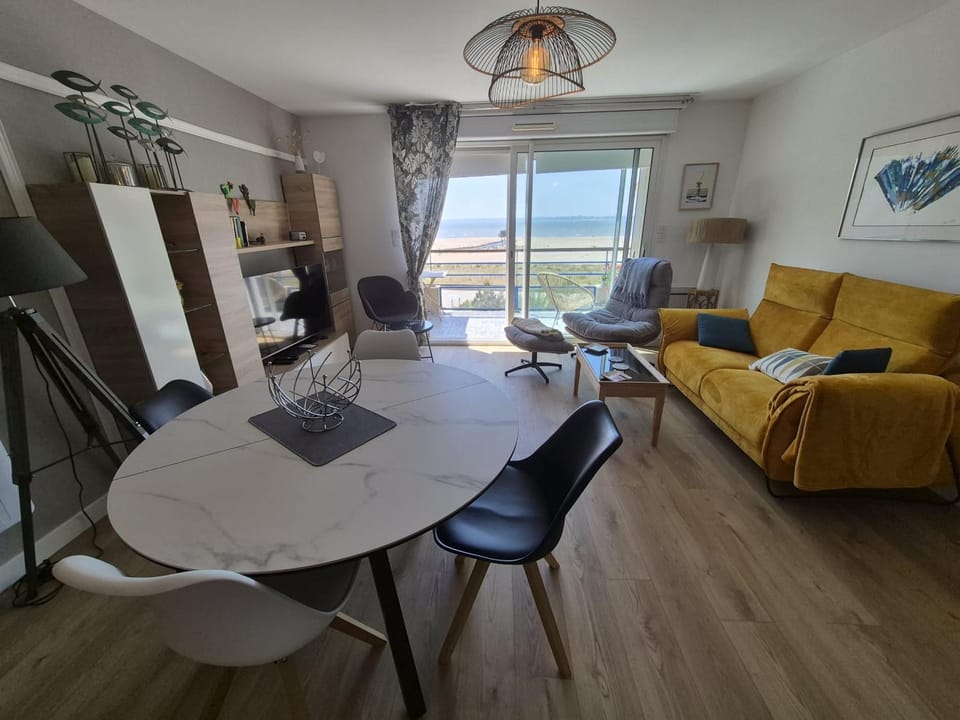 Appartement Lumineux Face Mer, 3P, Garage, Proche Plage et Commerces - Saint-Brévin-les-Pins - FR-1-364-155 Apartment in Saint-Nazaire