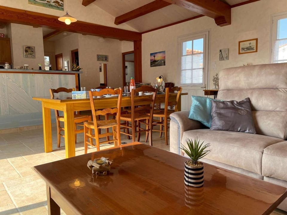 Charmante maison 4 pers. à 200m plage et port, terrasse, TV, ménage inclus - FR-1-224B-199 House in Noirmoutier-en-l'Île