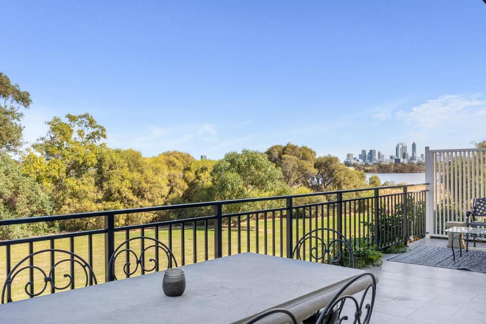 View (from property/room), Balcony/Terrace