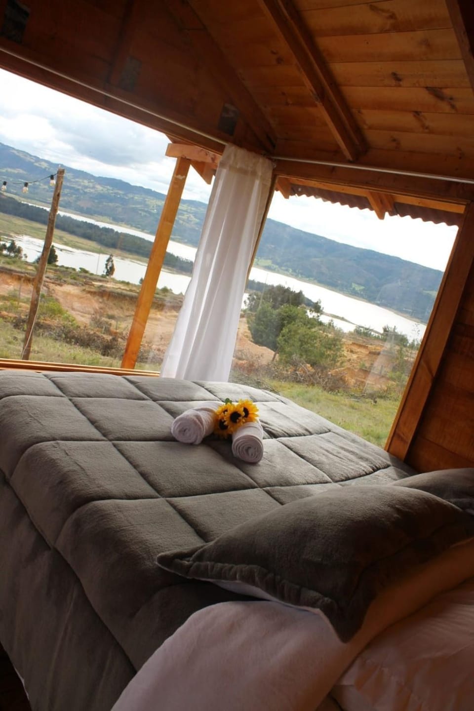 Natural landscape, View (from property/room), Bedroom, Lake view