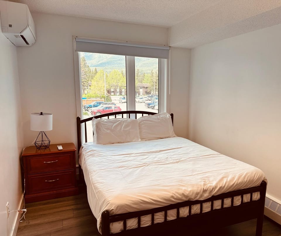 unit #203 Cozy Mountain View 1BR in DT Apartment in Canmore
