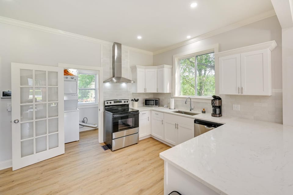 Updated Greenville Home w/ Backyard! House in Greenville