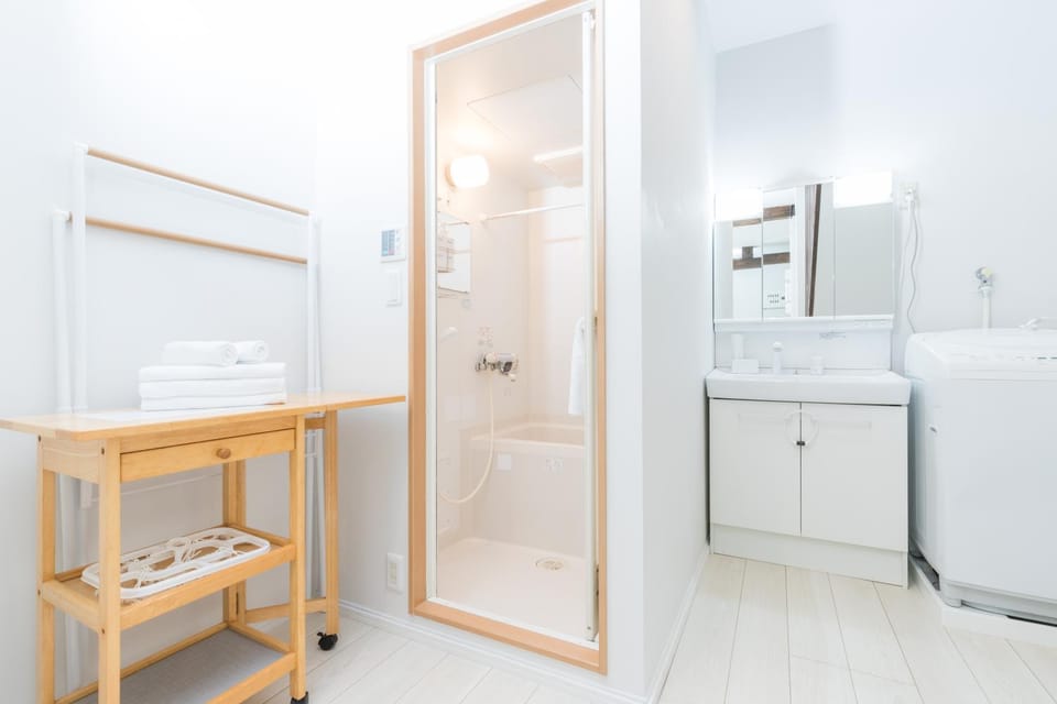 Shower, Bathroom, towels