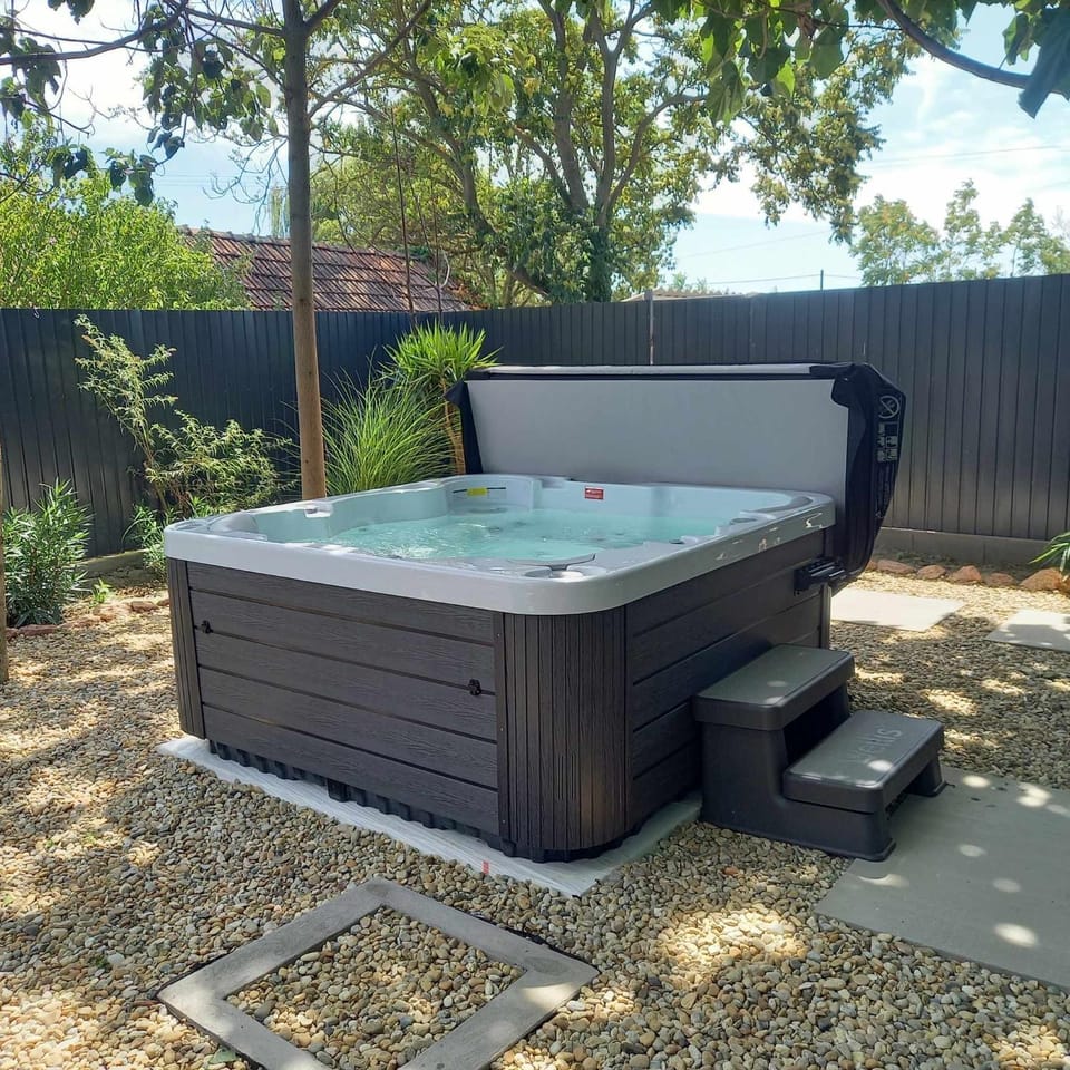 Hot Tub, Garden view, Inner courtyard view