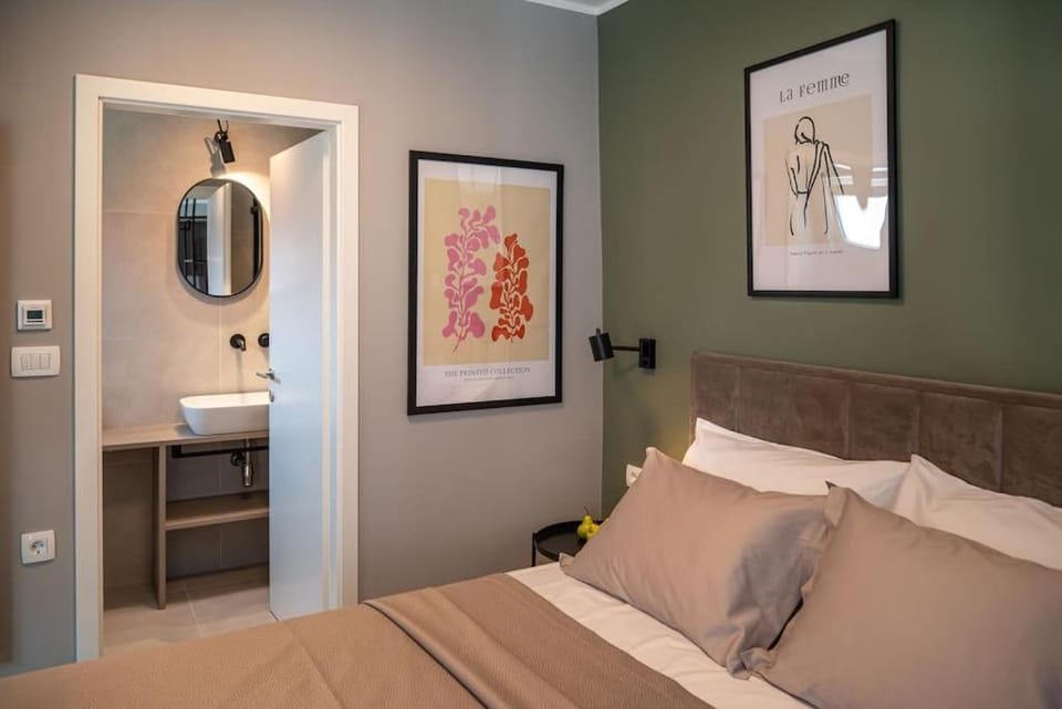 Bed, Decorative detail, Bedroom