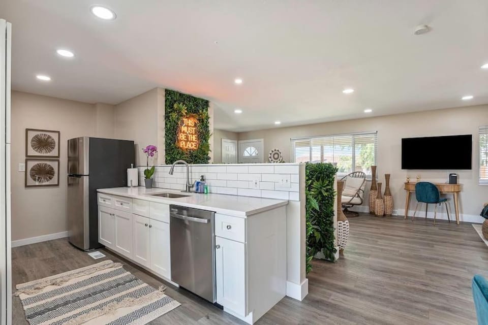 Kitchen or kitchenette, dishwasher, minibar, pet friendly