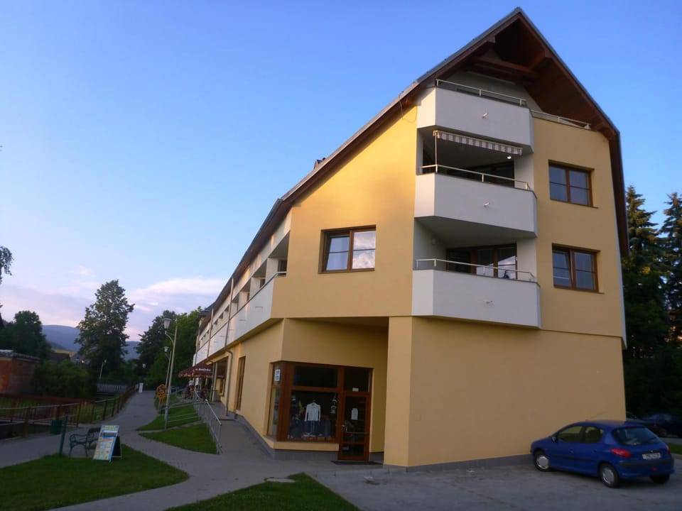 Facade/entrance