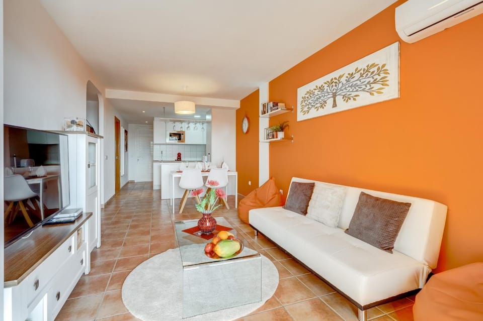 TV and multimedia, Seating area, Dining area, air conditioner