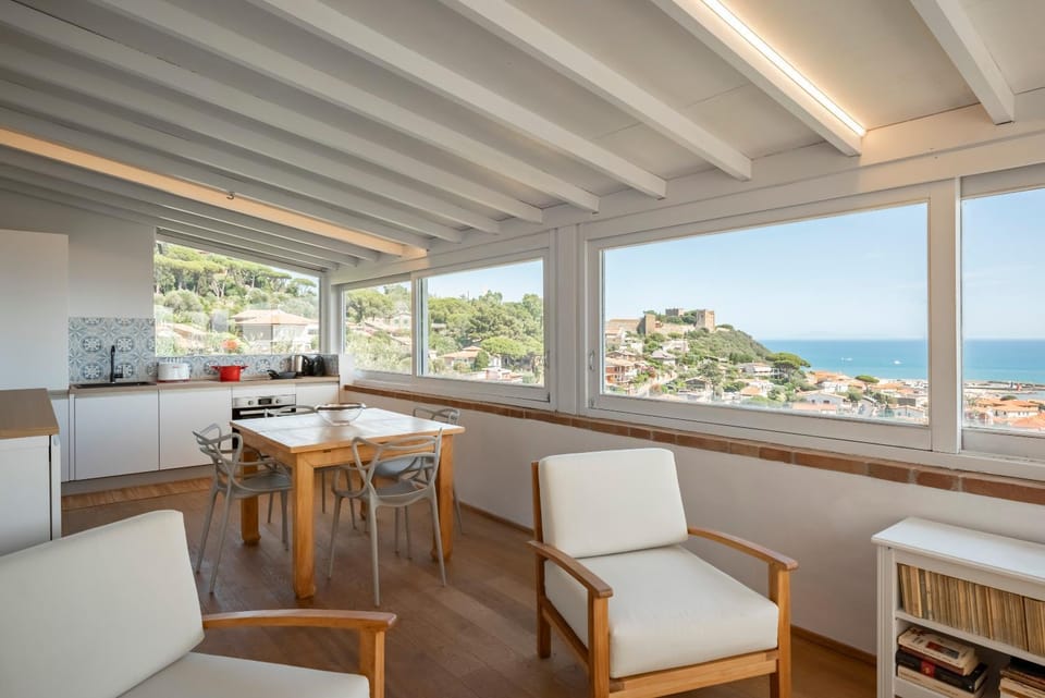 Balcony/Terrace, Kitchen or kitchenette, Living room, Dining area, Sea view