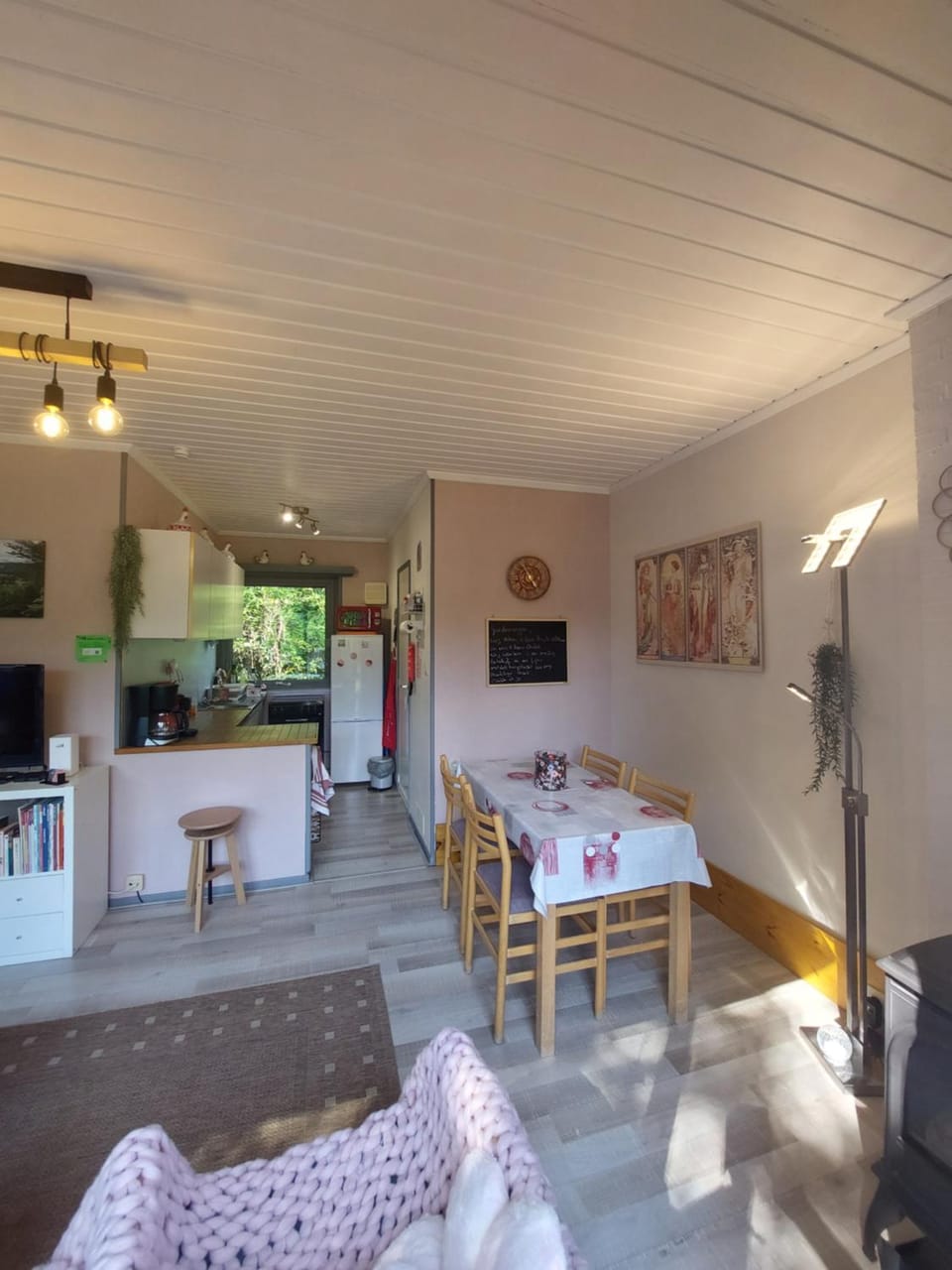 Dining area, kitchen