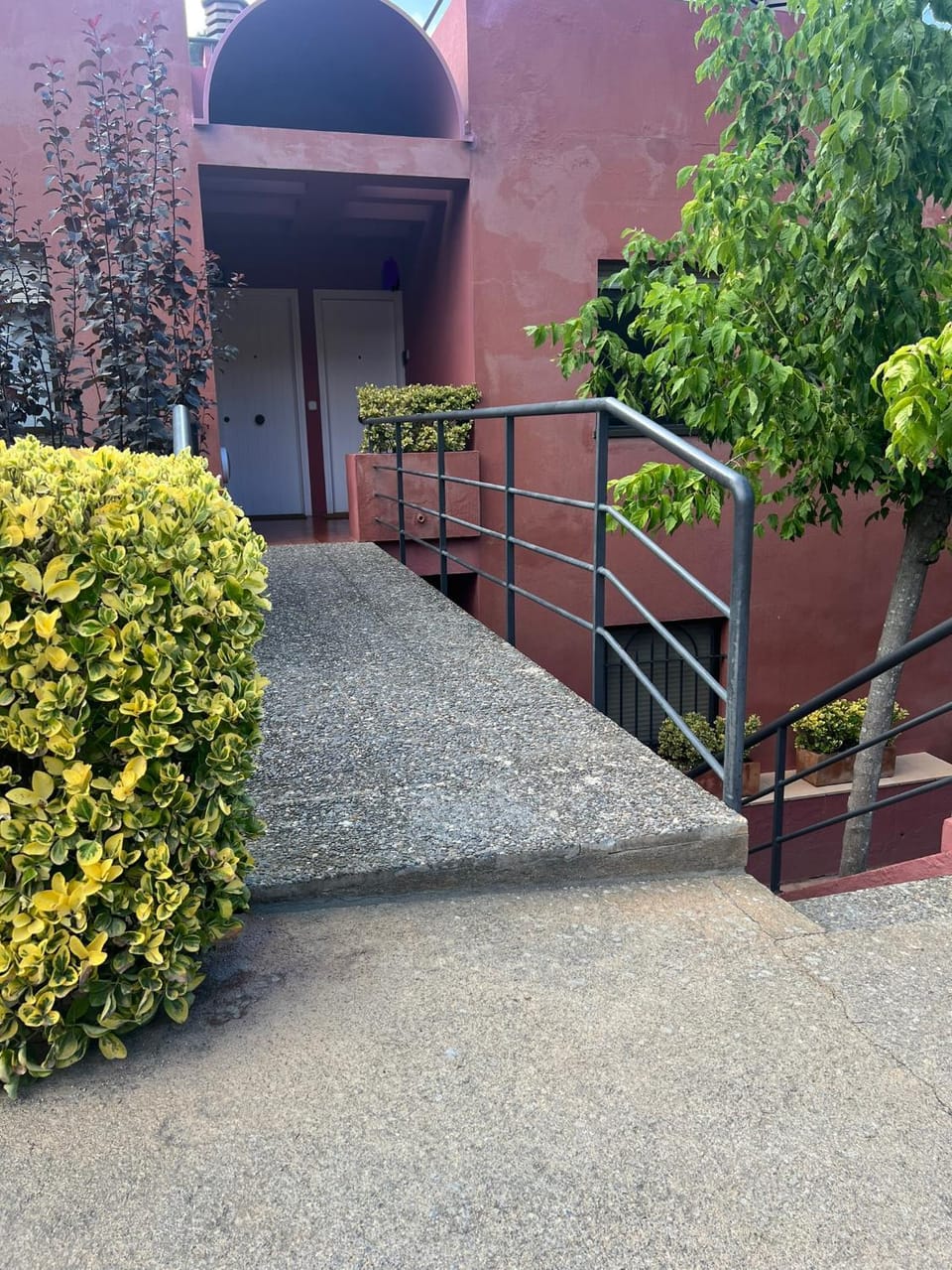 Facade/entrance
