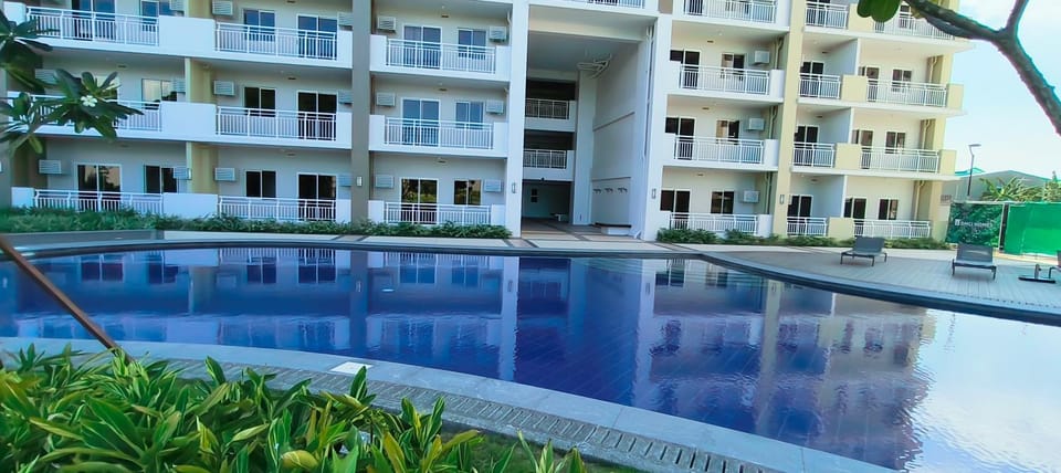 Swimming pool, Swimming pool