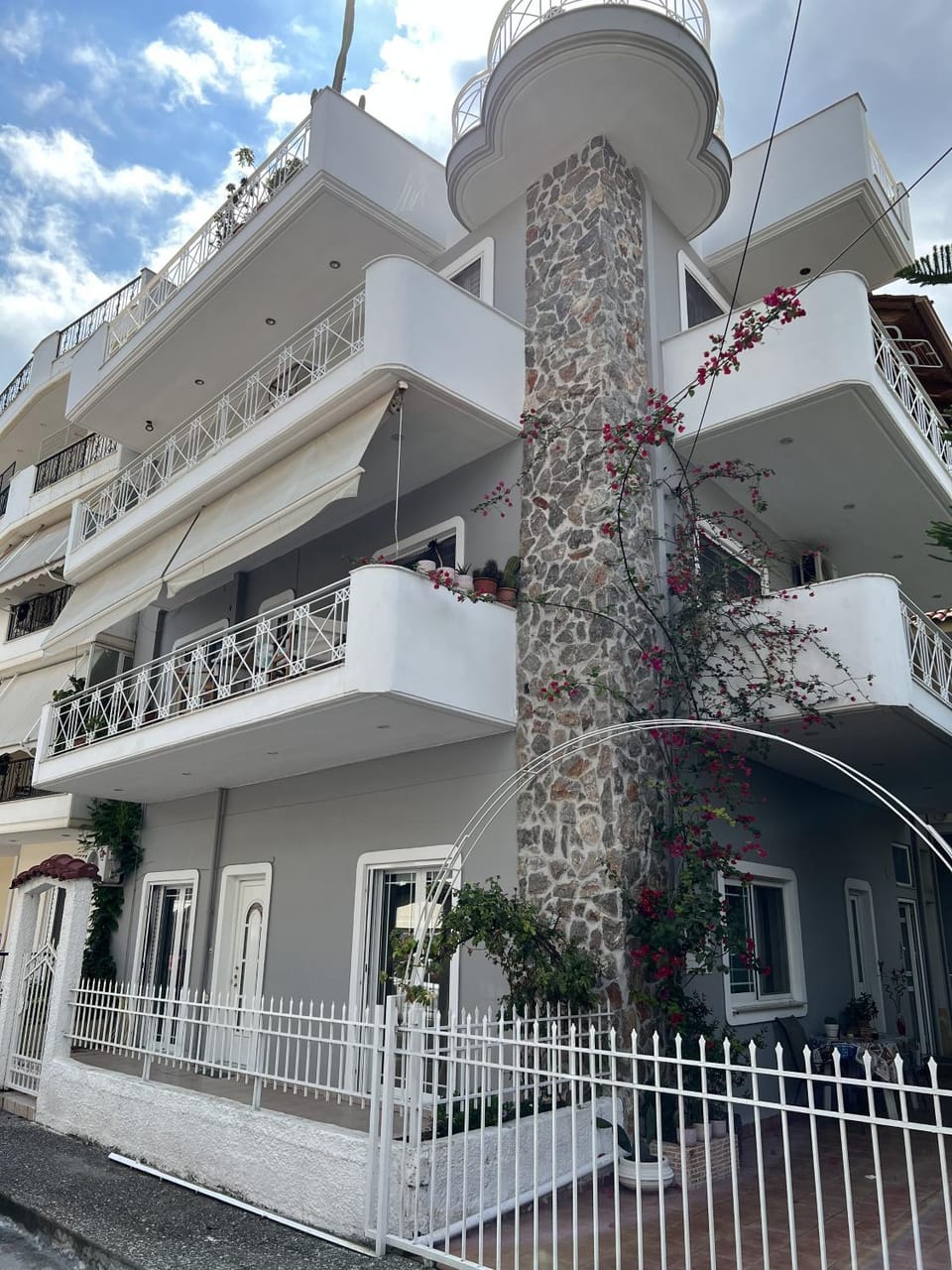 Property building, Balcony/Terrace