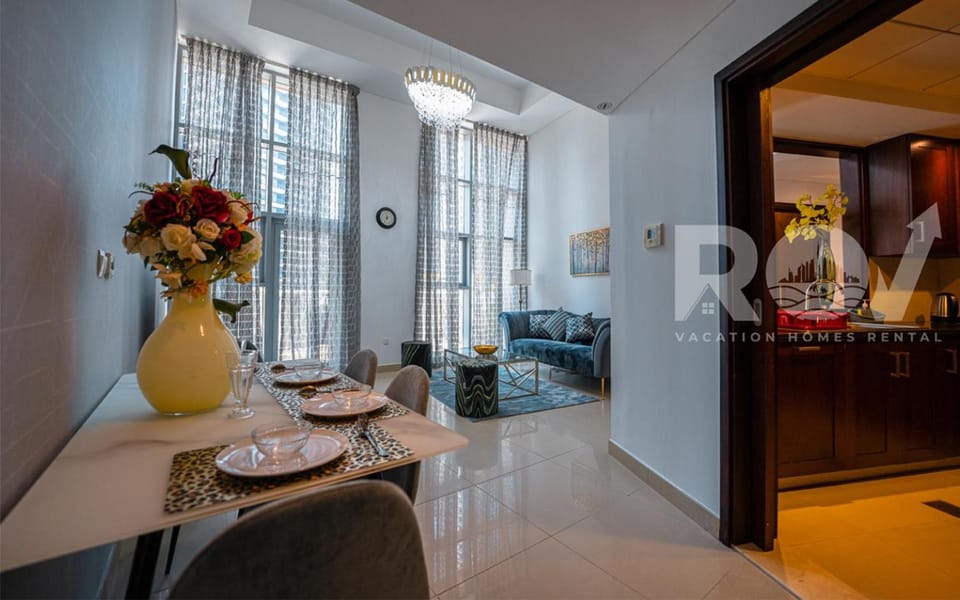 TV and multimedia, Kitchen or kitchenette, Living room, Food and drinks, Seating area, Dining area, Food