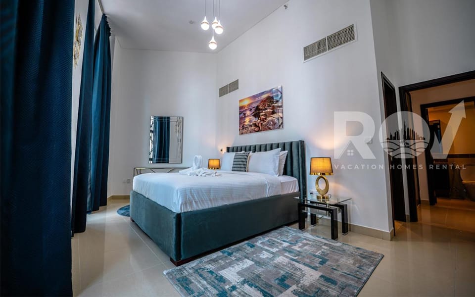 Bed, TV and multimedia, Photo of the whole room, Bedroom, fireplace, air conditioner
