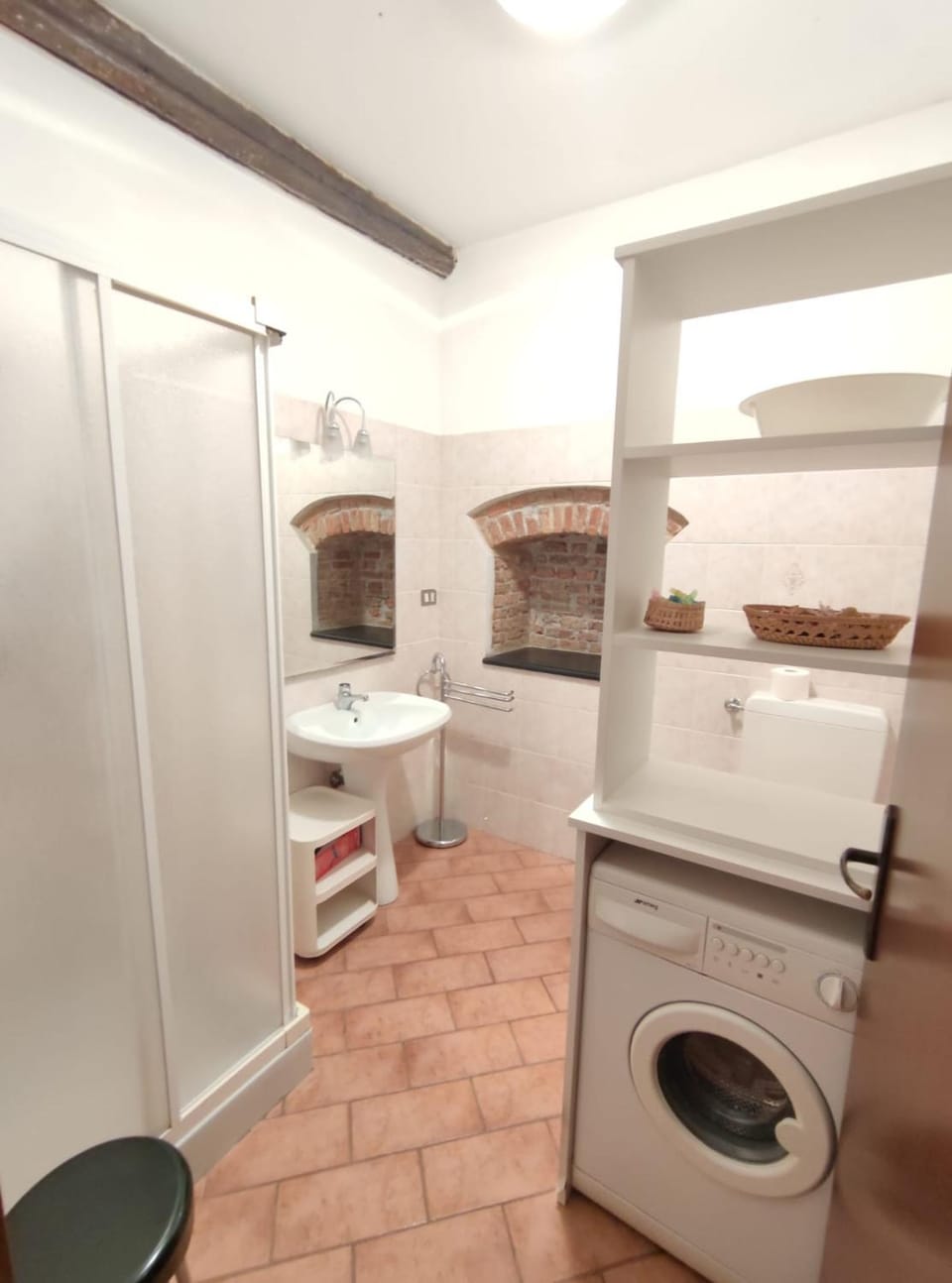 Shower, Bathroom, bidet, washing machine