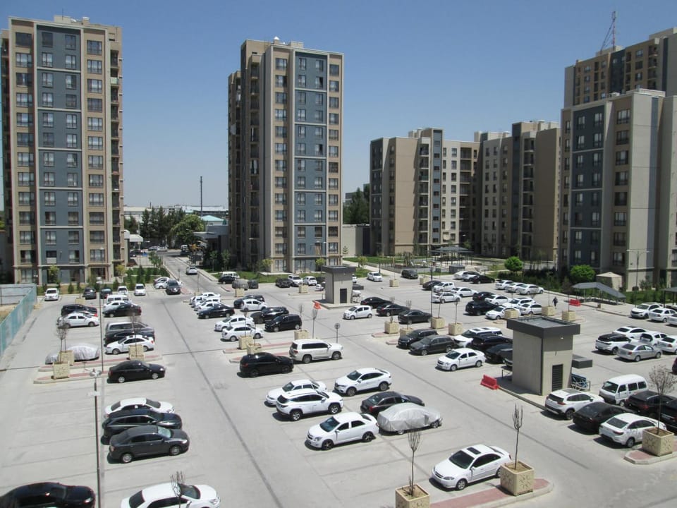 Property building, Neighbourhood, City view, Street view, Location, Parking