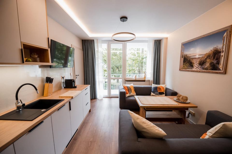 TV and multimedia, Coffee/tea facilities, Kitchen or kitchenette, Living room, Seating area, Dining area