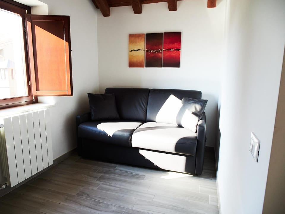 Living room, Seating area, internet