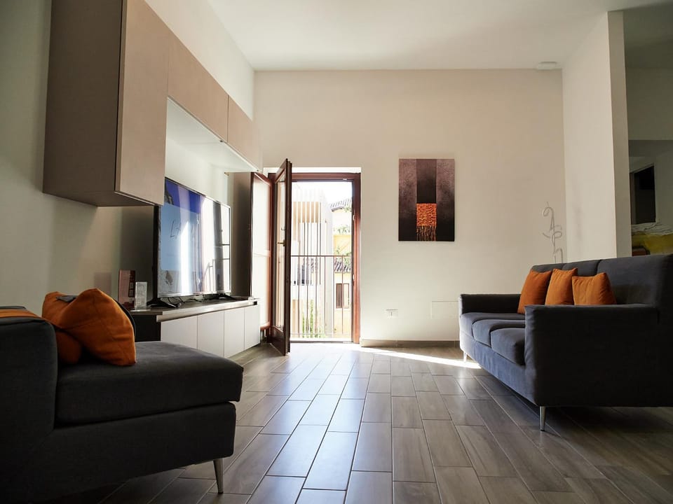 Communal lounge/ TV room, TV and multimedia, Living room, Seating area, Evening entertainment