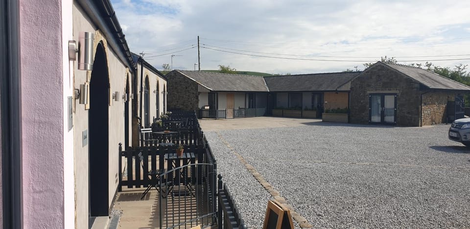 Property building, Patio, Patio, Facade/entrance, Balcony/Terrace, Balcony/Terrace, Inner courtyard view, Parking