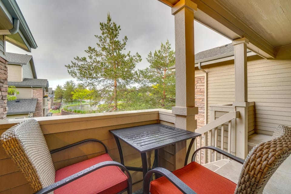 16 Mi to DIA: Townhome w/ Fireplace in Aurora House in Aurora