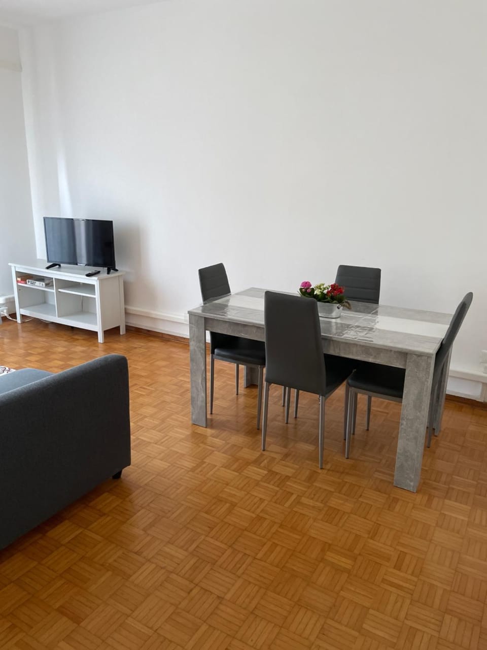 TV and multimedia, Living room, Dining area, Evening entertainment