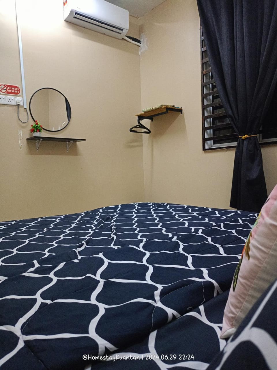 Bed, Bedroom, air conditioner
