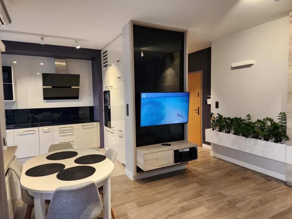 TV and multimedia, Kitchen or kitchenette, Dining area