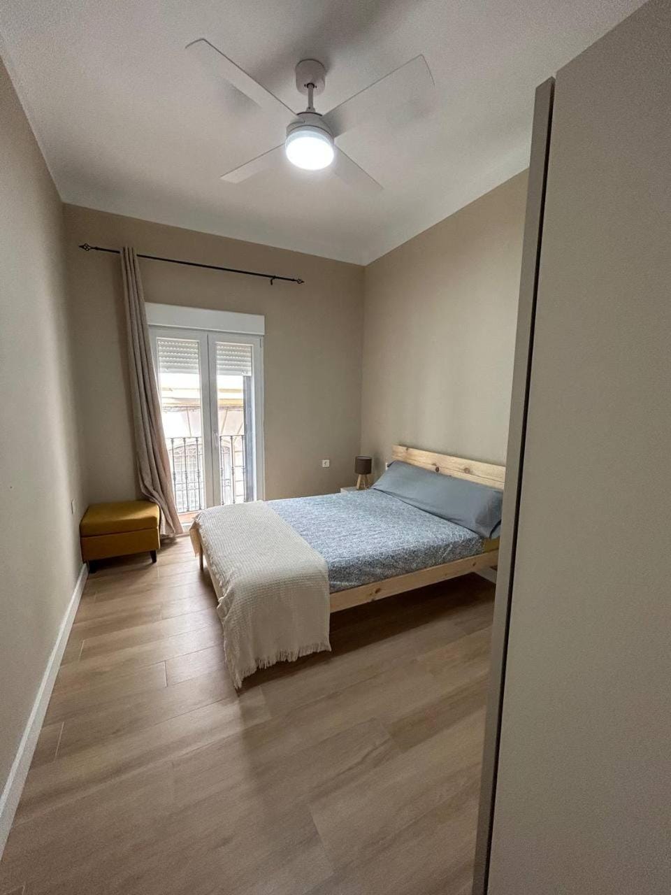 Photo of the whole room, Bedroom