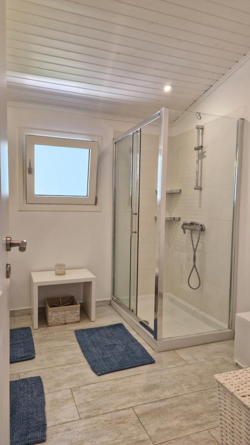 Shower, Bathroom, towels