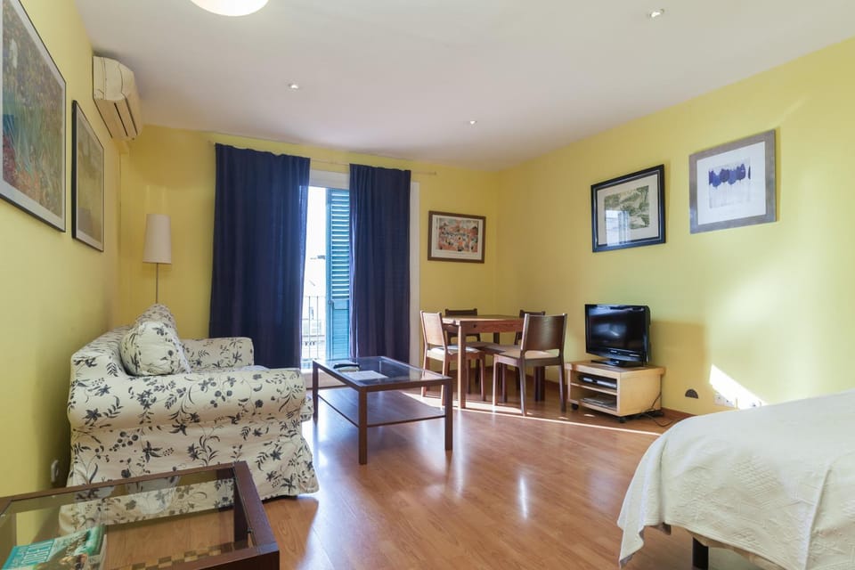 Bed, Living room