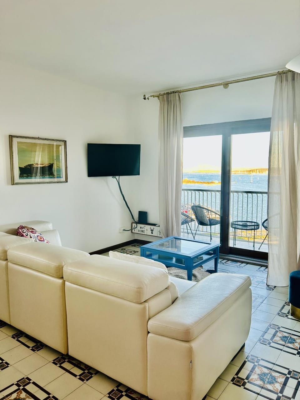 Communal lounge/ TV room