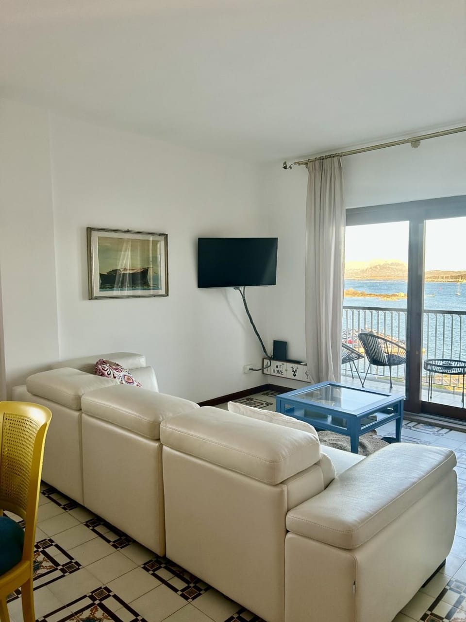 Communal lounge/ TV room