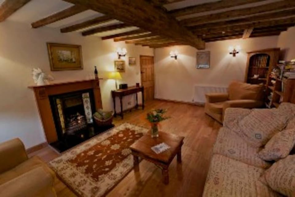 TV and multimedia, Living room, Seating area, fireplace