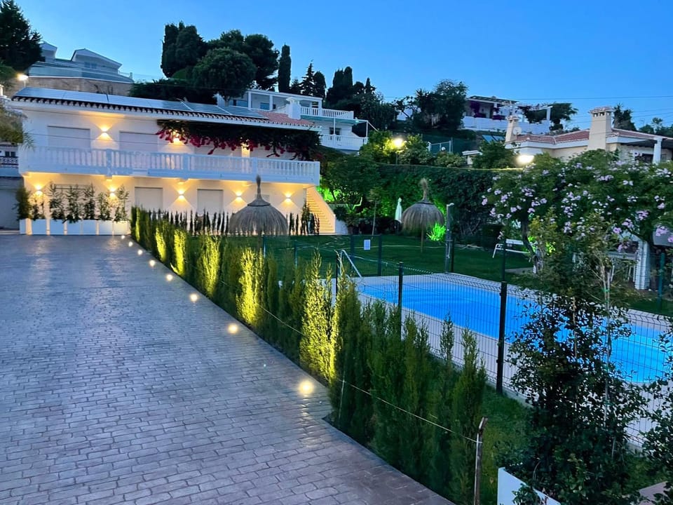 Property building, Garden, Garden view, Pool view, Swimming pool