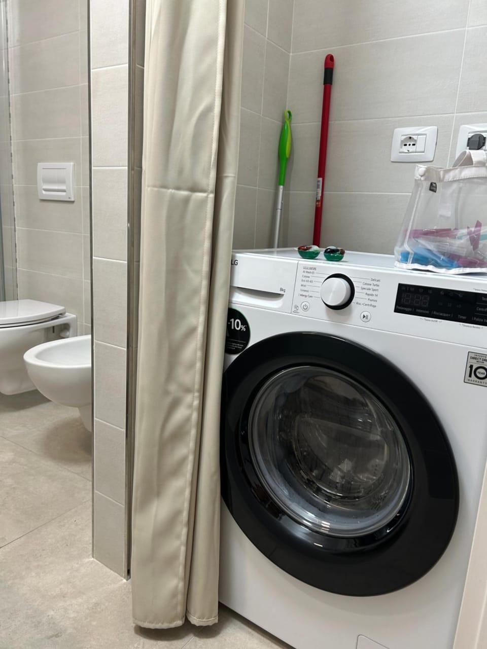 Bathroom, washing machine