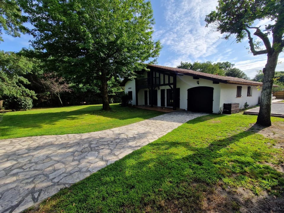 Property building, Spring, Day, Natural landscape, Garden, Garden view