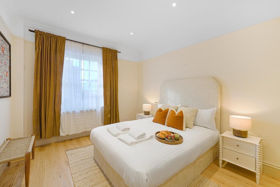 Spacious and Modern 4 beds home in Kensington Apartment in City of Westminster