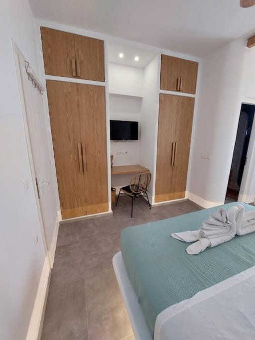 TV and multimedia, Bedroom, wardrobe