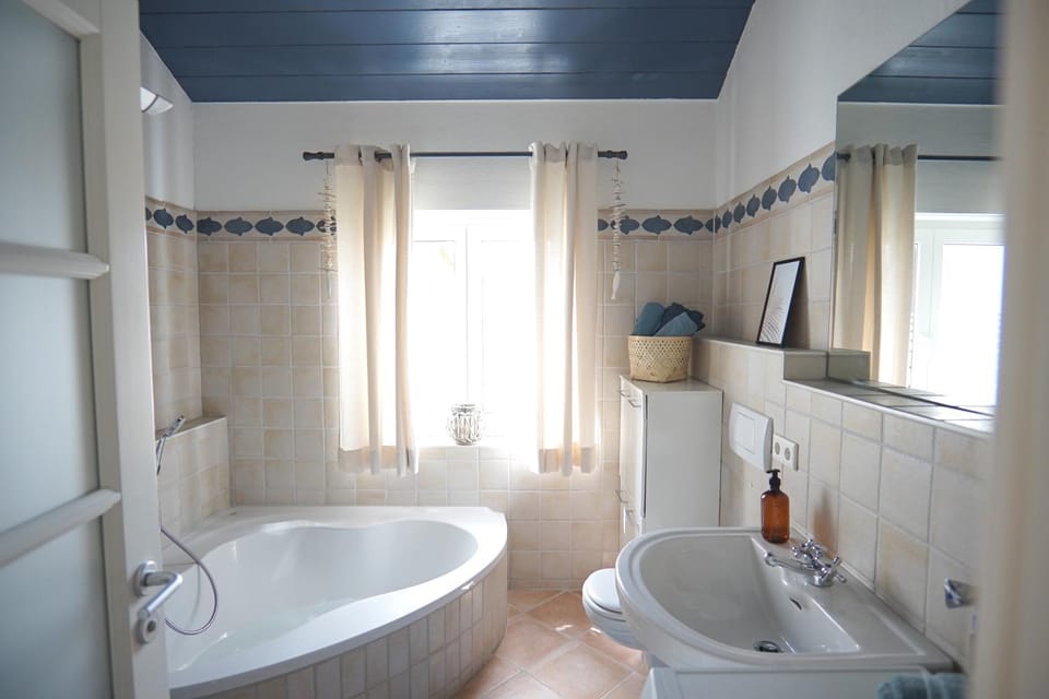 Shower, Toilet, Bathroom, Bath, towels