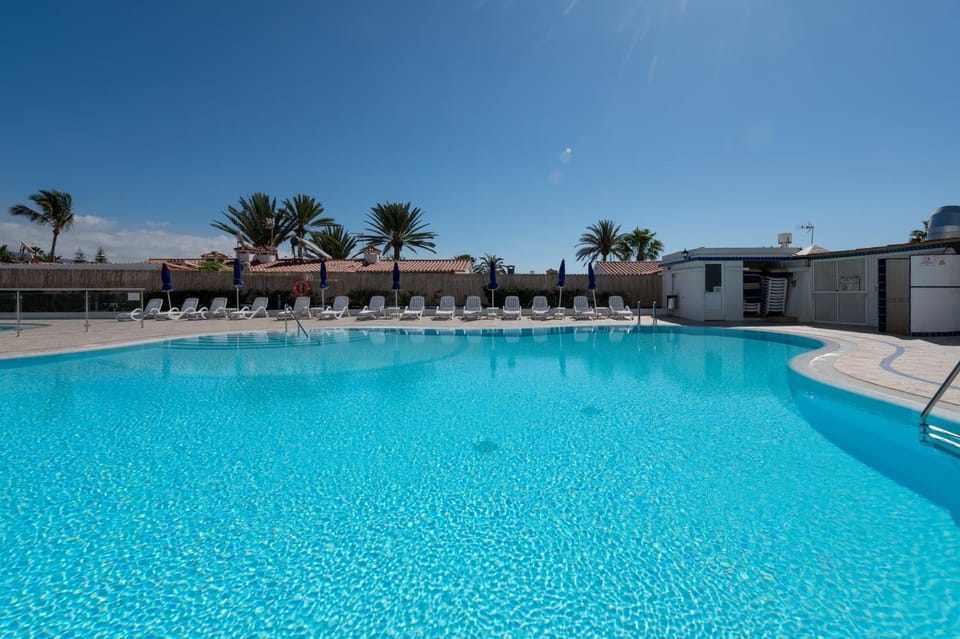 Swimming pool, Swimming pool, sunbed