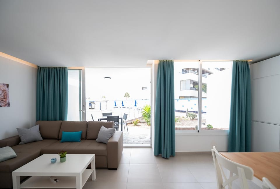 Balcony/Terrace, Living room