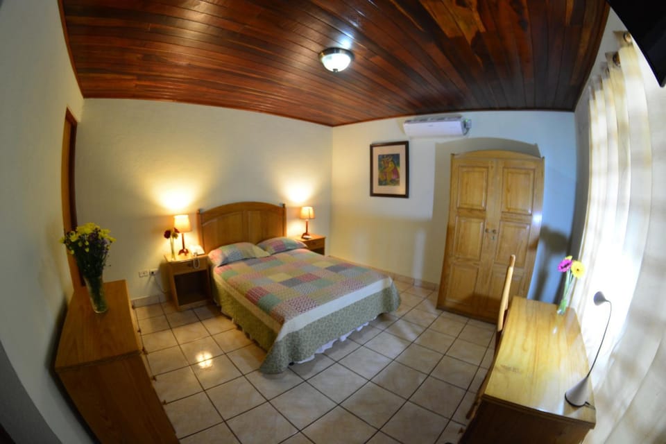 Staff, Bed, Bedroom, Garden view