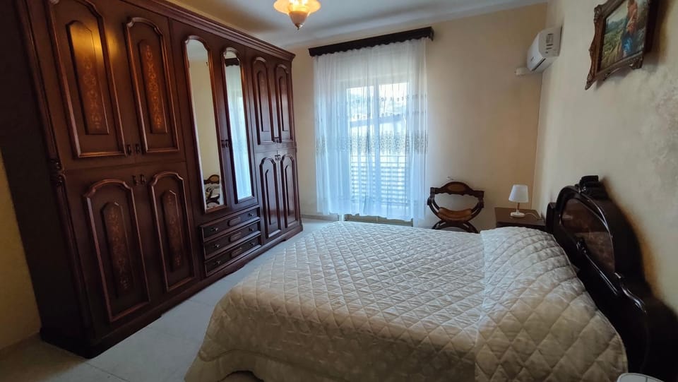 Bed, Photo of the whole room, Bedroom, wardrobe, air conditioner