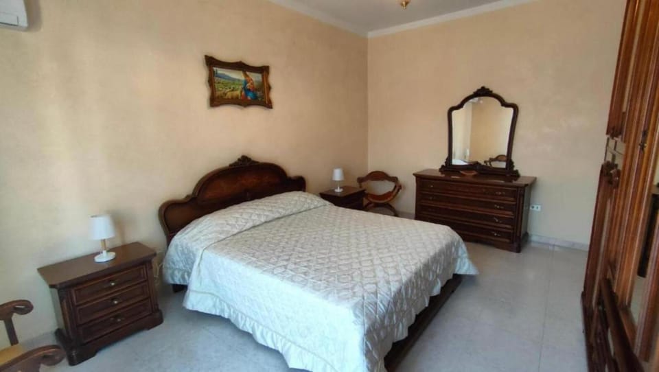 Bed, People, View (from property/room), Balcony/Terrace, Other, Photo of the whole room, Animals, Bedroom, Pets, Guests, City view, Landmark view, Mountain view, Street view, children, young children, older children, group of guests, Family, furniture, heating, internet, locker, pet friendly, storage, towels, wardrobe, wedding, air conditioner