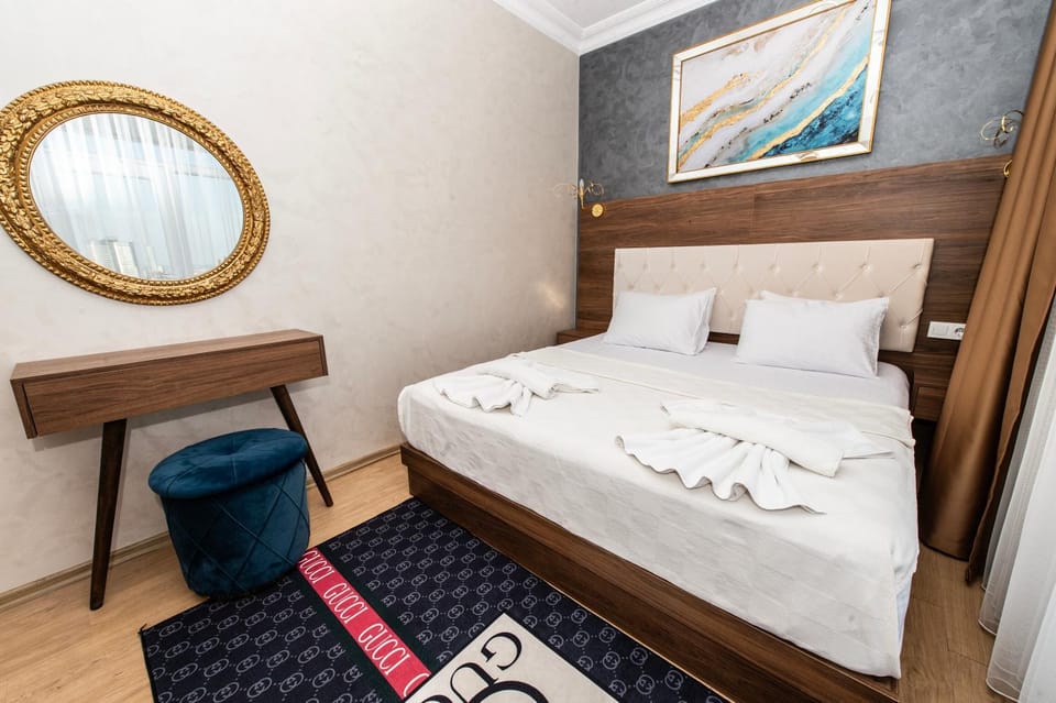 Photo of the whole room, Bedroom
