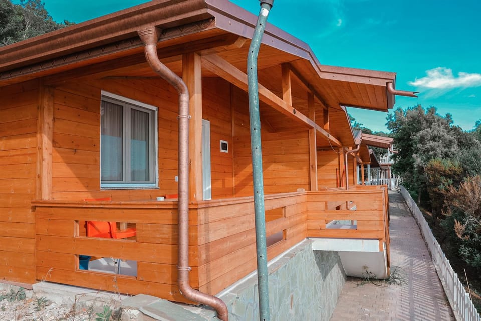 Plazhi Gjeneralit - Small Cabins - Bungalows - Apartaments - Villas - Suite Cabin in Tirana County, Albania
