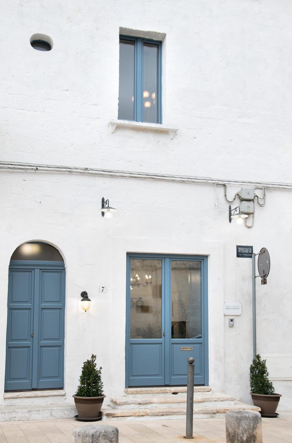 Facade/entrance, City view