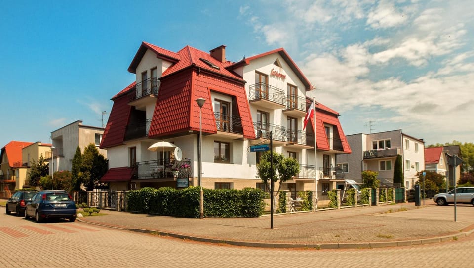 Property building, Neighbourhood, Street view, Location, Parking